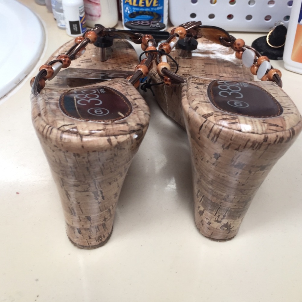 Tortuous Sandals - Picture 3 of 4